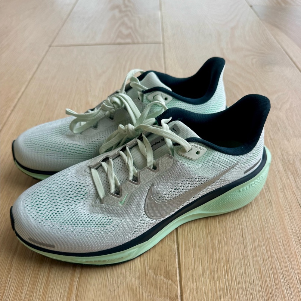 New Nike Pegasus 41
Women's Road Running Shoes 8.5